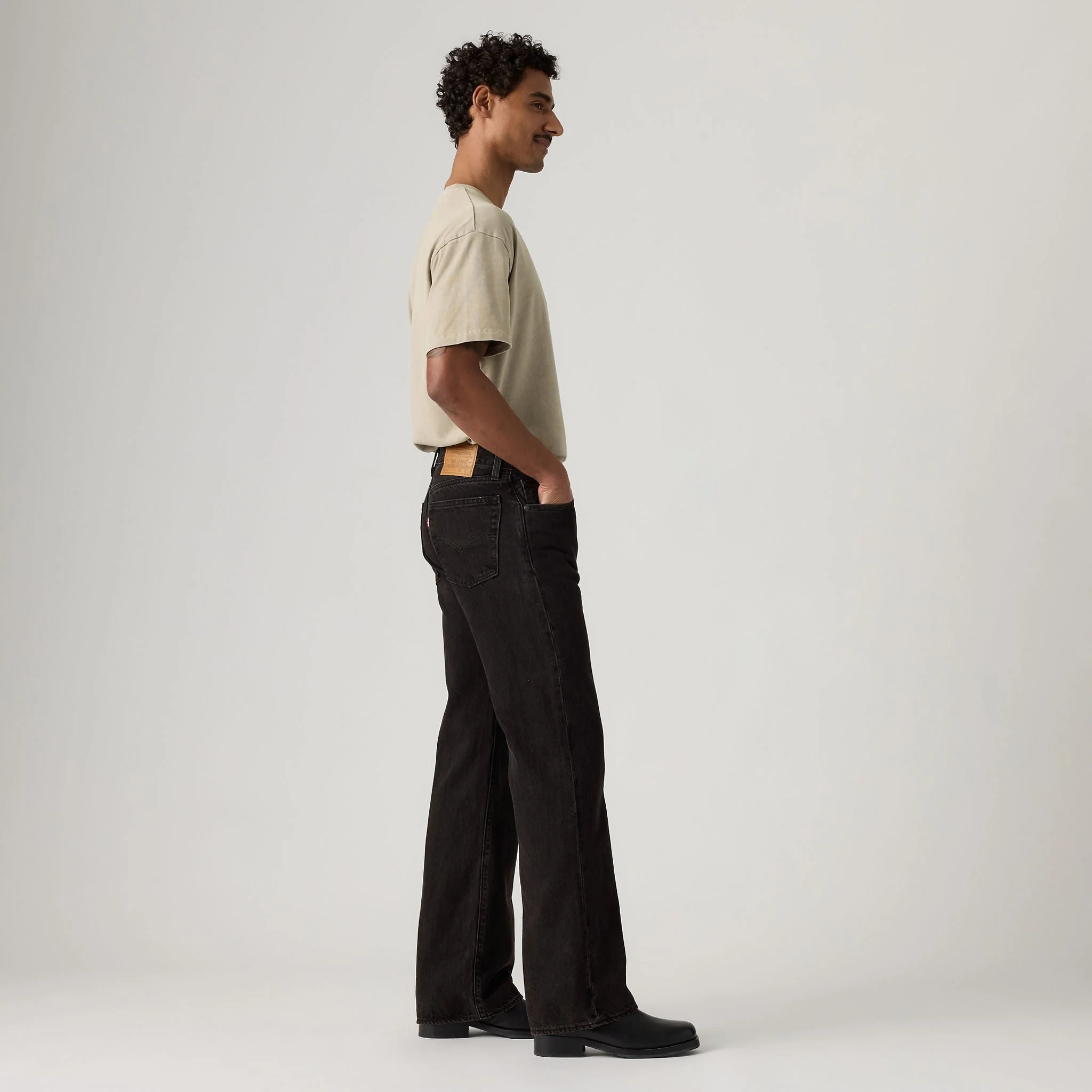 Levi's® Men's 567™ Relaxed Flare Jeans - Image 4