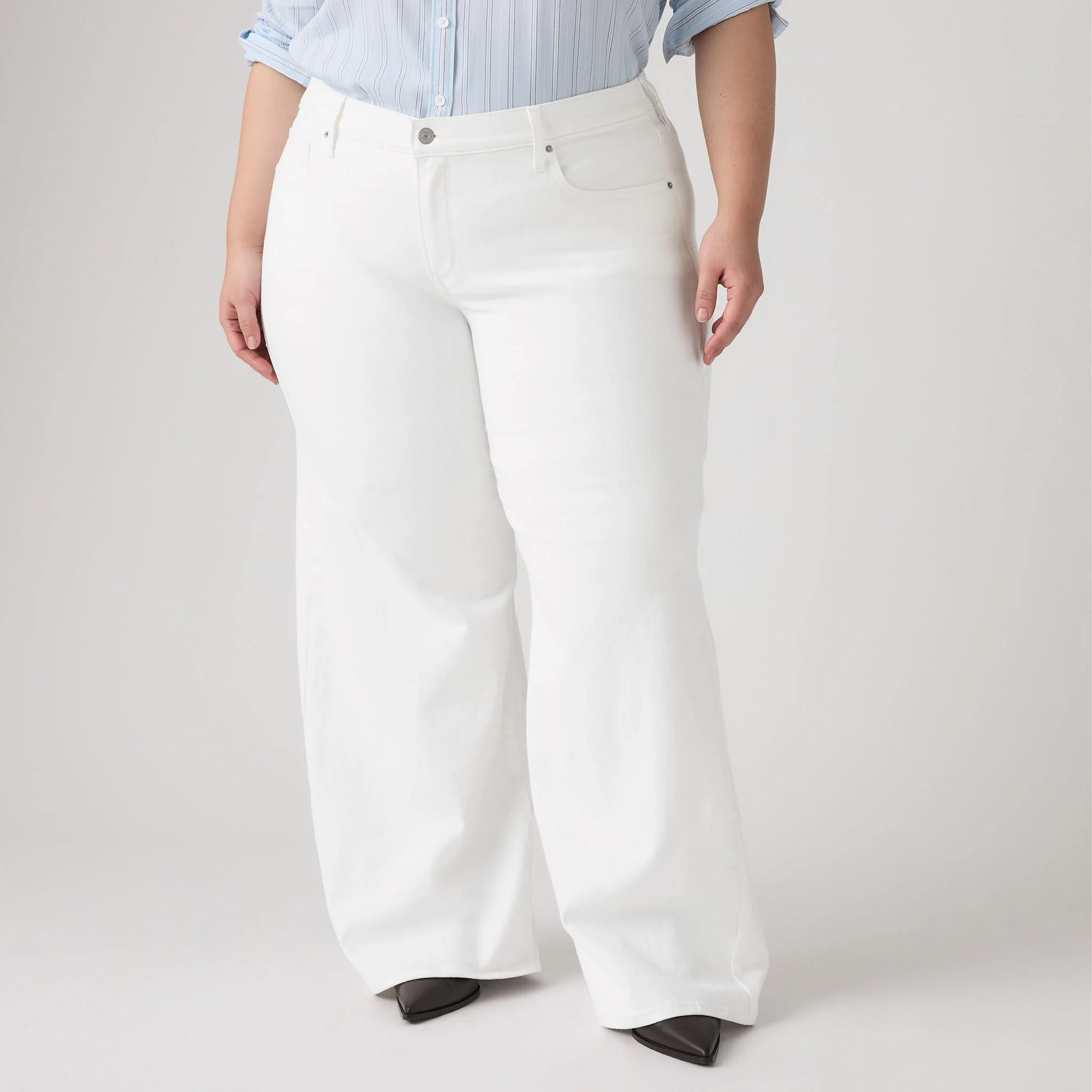 Levi's® Women's 318 Shaping Wide-Leg (Plus Size) - Image 5